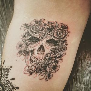 #skull #flowers #girlt #dainty #gothic #mydrawing #detail #realstic #blackandgrey #detail #tatt #tatt #tattoo #tattooartist #ink #inked #inkedlove #nopain #nopain #commentifyouwant #kent #uk #follow #instatattoo #dm #swag