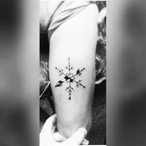 #TattooByXavier#snowflake #arrow #Teresópolis #Riodejaneirotattoo