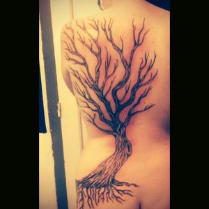 Tree in the left part of my back. The design was freehand and it was done in three sessions. #tree #trees #blackandgrey #fullback #fullbacktattoo #blackandgreyrealism