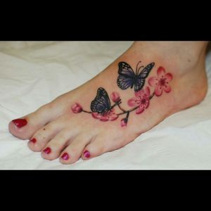 If would win the trip to Miami I would love to have a tattoo like this one here. Cause I really love butterflies as well as cherry blossoms #ink #loveink