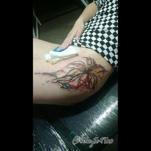 Watercolor Artistic tattoo/ Gleytattoo Insta / @Gleytattoo #flores #flower #watercolor #watercolortattoo #watercolourtattoo #fullcolor #colortattoo #watercolorartist #watercolorart #artist #artenapele #gleytattoo #follow #followme #aquarela #electricink #curitibatattoo #curitiba #tattoo #tatooartist #GibiGirls #TattooGirl #gipsygirls #tattooedgirls #tattoed