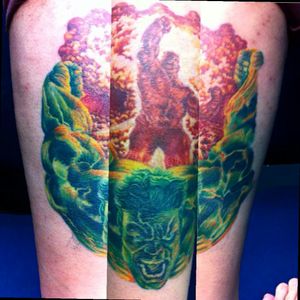 Boa tarde gente !!!! #tatuagem realizada aqui no #rafaferraritattoostudio #tattoo #comics #hulk #alexross #colors #tattoocolors #tattoohulk #tatuagemhulk #tatuagemcomics #hq #tintaseletrickink #tattooedboys #tattoo2me #increiblehulk #incrivelhulk #tatuadoresrs #tatuadorespoa #moinhosdevento #24deoutubro #galeriaflorencioyguartua . Bom início de semana a todos . Namastê