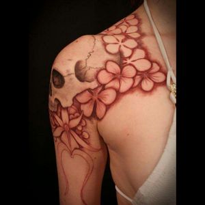 I would love to win my #dreamtattoo with a skull on my shoulder surrounded by lilies and hydrangeas.