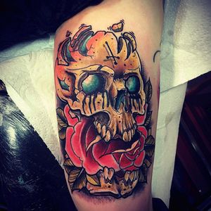 The other tattoo that made ne want to get a full sleeve :)#fullsleeve #skull #rose #skulltattoo #rosetattoo