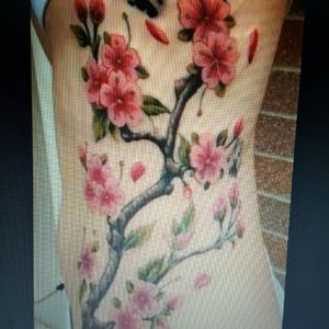 #dreamtattoo I have a whole lower leg I have been saving just for a chance to have Ami tattoo it! I would love something like this tattoo with lots of flowers and color!!