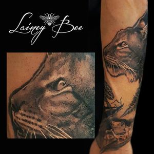 Lynx! Kittycat of the jungle. This jungle sleeve is all about the details! Look at those hairs! What do you think? By Lainey Bee @flowinkstudio #tattoo #lynx #kittycat #tattoo #ink #flowinkstudio #details #realism #cateyes #junglesleeve #realistic #laineybee #netherlands  #nijmegen #animalhead  #animal