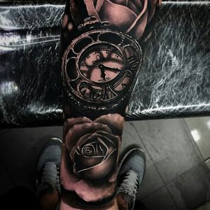 A peice im hoping to use as a cover up soon. Id have another clock incorperated into it and have the hands of each set to the time of birth of my two kids #dreamtattoo