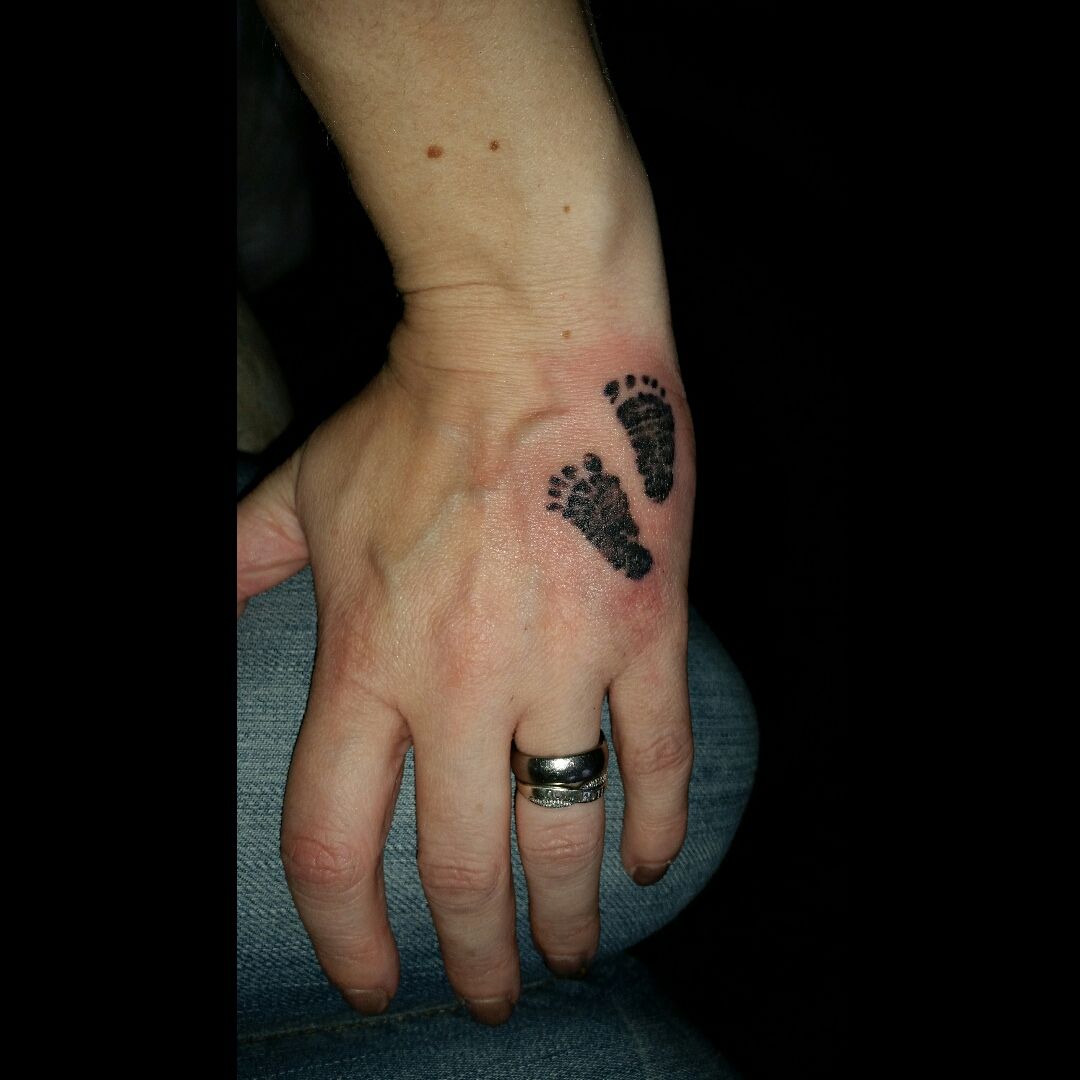 Tattoo Uploaded By Dragons Lair Tattoo Martin S Page Footprints In The Sand Tattoodo