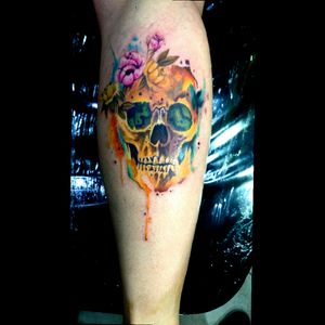 Crânio com flores aquarela #electricink #watercolor #everlastcolors #aquarela #crânio
