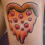 Everyone loves pizza! #pizzatattoo #worshippizza #pizzaslice #girlswithtattoos 😁🍕🍕