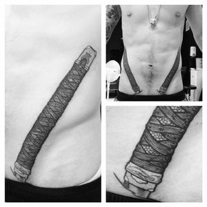 Double katana swords by Gaulthier! #tattoo #tattoolondon #london #londontattoo #uk #soho #berwickstreet #onebyonestore #elnigro #elnigromante #elnigrotattoo #colortattoo #katana #swords #neotraditional #newtraditional 