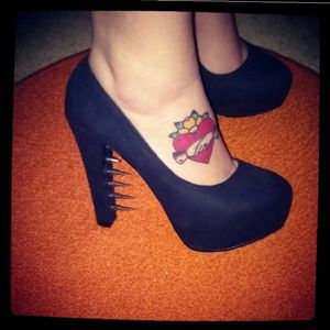 This was made in a fundraiser for legalizing same sex marriage. #tahdon2013 #oldschool #foottattoo #heart #shakinghands