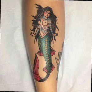 Artist by @alexandrelasevicius #mermaidtattoo #mermaid #sereia #tattooflash #classictattoo #oldschooltattoo #tatuadoresbrasileiros