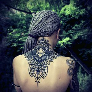 Wicked upper back/neck mandela geometric tattoo#dreamtattoo #mydreamtattoo