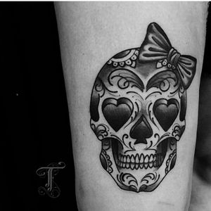 Sweet skull by @taiobatattoo For info or bookings pls contact us at art@royaltattoo.com or call us at + 45 49202770#royal #royaltattoo #royaltattoodk #royalink #royaltattoodenmark #helsingørtattoo #ElsinoreInk #tatoveringidanmark #tatoveringihelsingør #toptattoo #toptattooartist #skull #dayofthedead #kawaii #blackandgrey