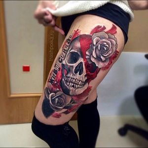 Sick black & grey & red skull & roses outer thigh tattoo#dreamtattoo #mydreamtattoo