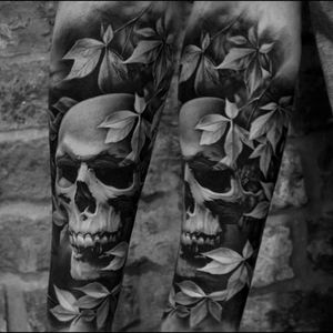Awesome black & grey realistic skull & flowers tattoo#dreamtattoo  #mydreamtattoo