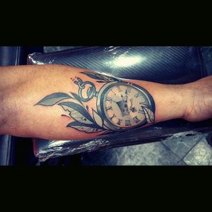 Dedication piece. Clock on my, diciest  brothers bday. Broken chain for lose in the family
