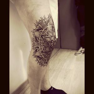Cool black & grey geometric knee tattoo