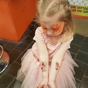 My daughter loves getting 'tattooed' whenever she can, just like her mummy @MrsMarsden89  and daddy.