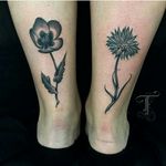Poppy and corn flower by Taioba  For info or bookings pls contact us at art@royaltattoo.com or call us at + 45 49202770 #royal #royaltattoo #royaltattoodk #royalink #royaltattoodenmark #blackandgreytattoo #blackandgrey #flower #poppy #cornflower