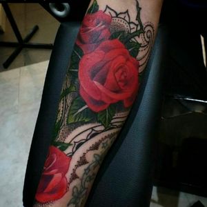 #worldfamousink #rose #rosetattoo #tattoo #bishoprotary #wirral #dotwork #geometric