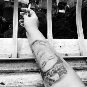 #fridakahlo #frida #portrait #blackAndWhite #blackandgrey #realistic #cigaret #brasil