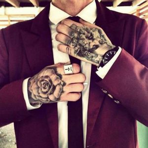 What's better than a man in a suit? A man with tattoos in a suit 😍#hot #handtattoos #suit