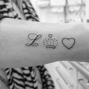 #tattoocaligraphy #tattoo #tattoofineline #tattoos #tattootracofino #tattooedgirls #minitattoos #tguest #011 #braziliantattooartist #tattoosombreada#tattoo #tatuadoresbrasileiros #inspirationtatto #klabin #vilamariana #tattooinspiration #instatattoo #brasil #tattoofofa #tattootraçofino #tattootracofino #linework #tattoofeminina #tattooblack #tattoo2me  #tattooproteçao#sorte #fe