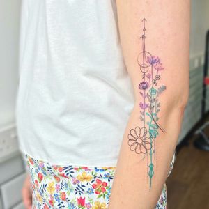 Cool watercolour flower & stems tattoo#dreamtattoo #mydreamtatoo