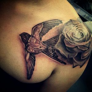 Shoulder tattoo I've done!#blackandgrey #birdtattoo #firmecopias #sanantonio #sanantoniotattoo #rose