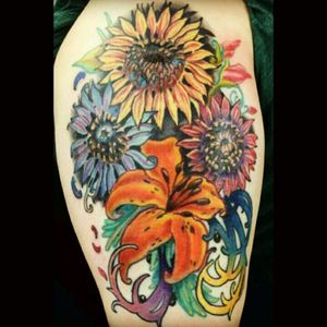 Floral piece by Steve Knerem. #flowers #floral #color #ohioink #focusedtattoo #cleveland #ohio #sunflower #daisy #tigerlily #vibrant