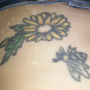 Black-eyed Susie with bee by #Dana'sTattoo My mother's favorite flower
