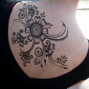 #dreamtattoo I would love to turn this (stolen from the internet) henna body art into something perfect for me.