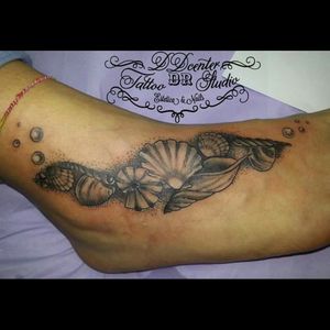 #tattoo #dotwork #sea #shells #tattoo #inked #tattoofoot #tattooartist #DenInk