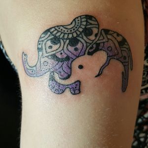 A cute little #henna #hennatattoo elephant I did, love this stuff!! Lol ;)