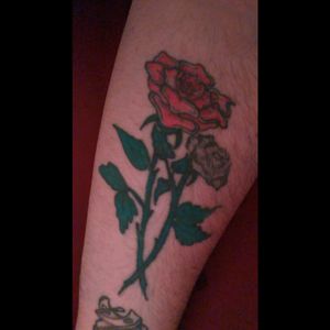 Tattoo I got shortly after my dad passed away. An alive and dead Rose symbolizing the circle of life how it always moves on. An endless cycle of life and death. #Tattoo #Bodyart #Forearm #Rose