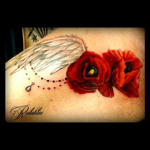 Poppies tattooed by Redahlia Tattoo à Lens (France)