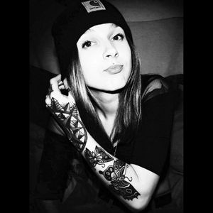#frenchgirl #frenchie #ink #inkedgirl #inked #tattooed #tattooedgirl #tattoolife #tattooedgirls #tattoo #tattoos #carhartt #blackandwhite