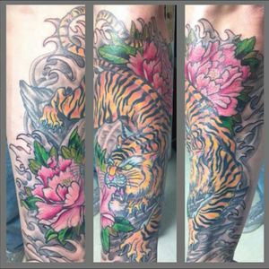 This was the start of my full sleeve journey. Now both arms are complete by the same artist. Steve Gatrost #tiger #japanesetattoo #acmeink #acmeinktattoo #peonietattoo #peonies #stevegatrost