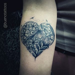 #fineline #blackworker #dotwork #tattooblack #blackandgrey #tattooheart #tattooflowers