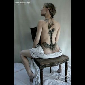 By Sebastian "Zmija" Zmijewski #blackwork #corsettattoo #SebastianŻmijewski #giger