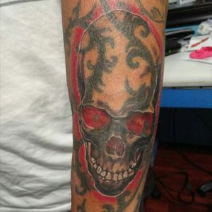 Skull cover #skulltattoo #red #cover #tattooapprentice #ladytattooers #skull