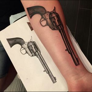 Sick black & grey realistic old school pistol/gun tattoo #dreamtattoo #mydreamtattoo