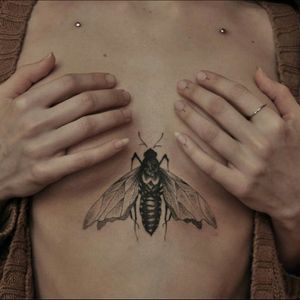 Interesting black & grey moth/bee/wasp insect under-boob/between-boob tattoo, as well as fingertip lines tattoo#dreamtattoo #mydreamtattoo