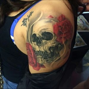 #skull #roses #girlswithtattoos #inkedgirls #tattoo