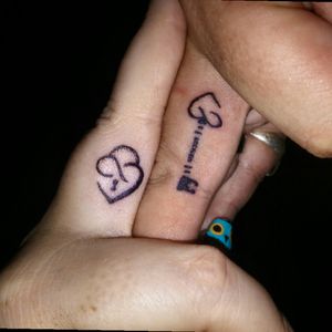 #fingertattoo #hisandhers #tattoo