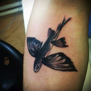 This i made for a guy who wanted a small flying fish on his arm. Just made it in Black and Grey like the cliënt wanted it.