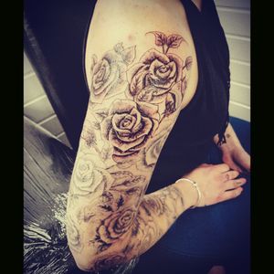#sleeve #roses #flowers #girly #softshade #blackandgrey #dainty #instattoo #swag #cool #tat #tatt #tattoo #tattooartist #uk #kent #ink #inklove #nopain #nogain