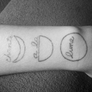"Chante a la lune" sing to the moon. #french #moon #moonphases #forearm #script #stickandpoke